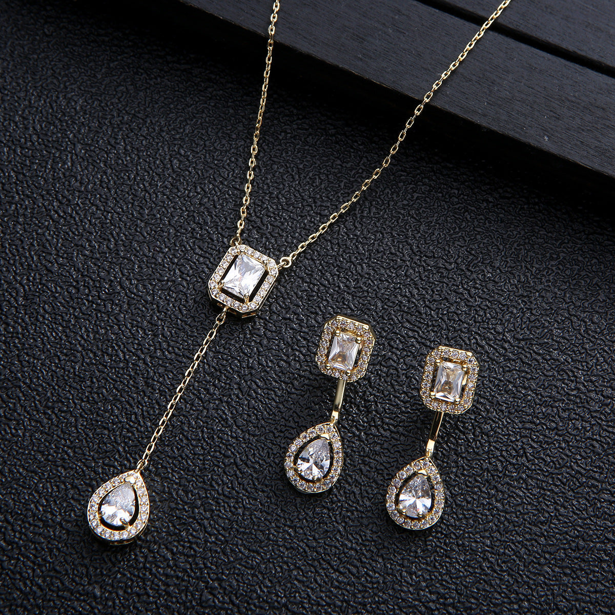 Micro Inlaid Zircon Water Drop Necklace