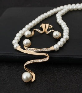 Pearl Necklace & Earrings Set