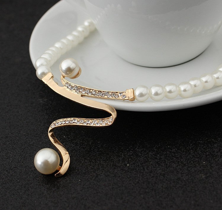 Pearl Necklace & Earrings Set