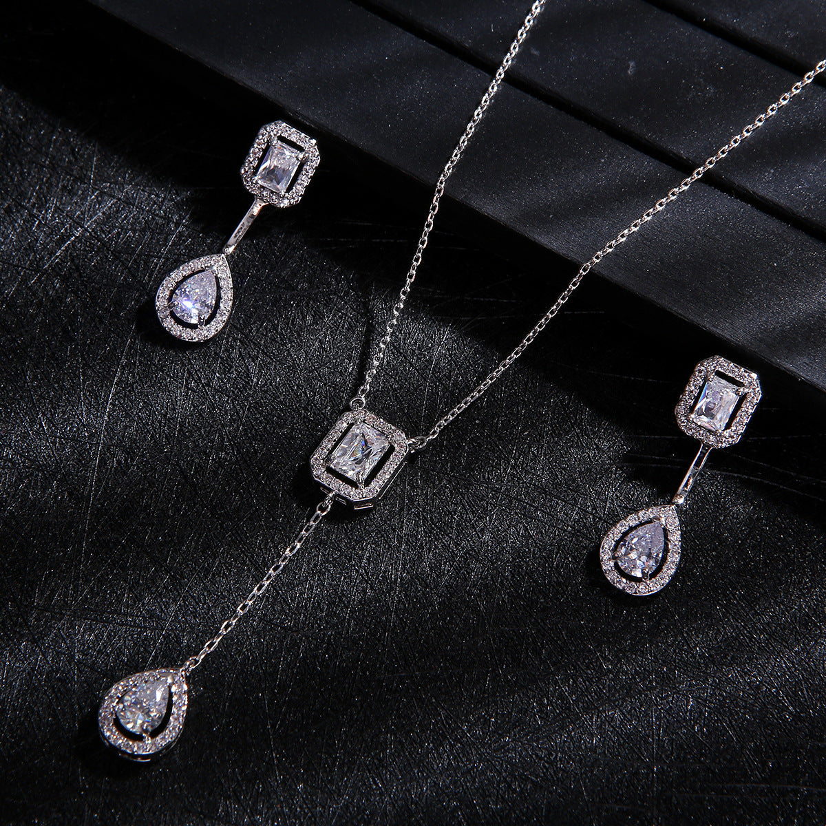 Micro Inlaid Zircon Water Drop Necklace