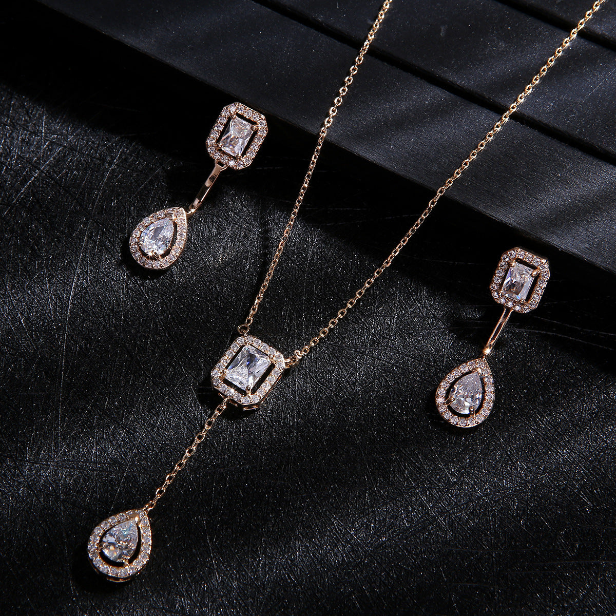 Micro Inlaid Zircon Water Drop Necklace